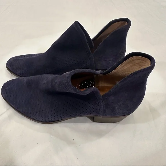 Lucky Brand Womens Baley Navy Suede Booties Shoes 8.5 Medium - Picture 3 of 12